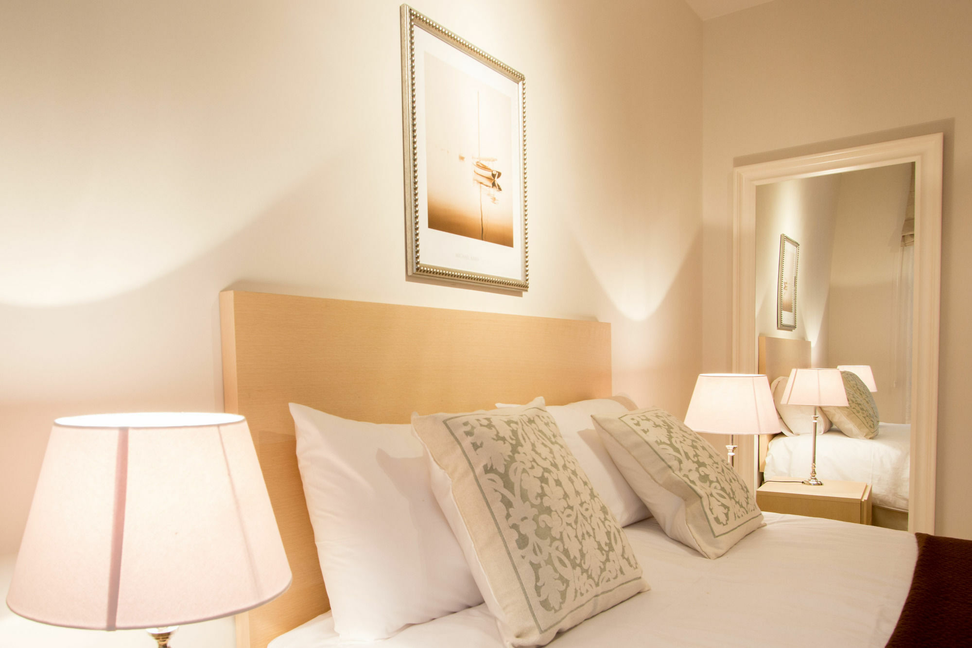 Sweet Inn Apartments - Madou Brussels Exterior photo